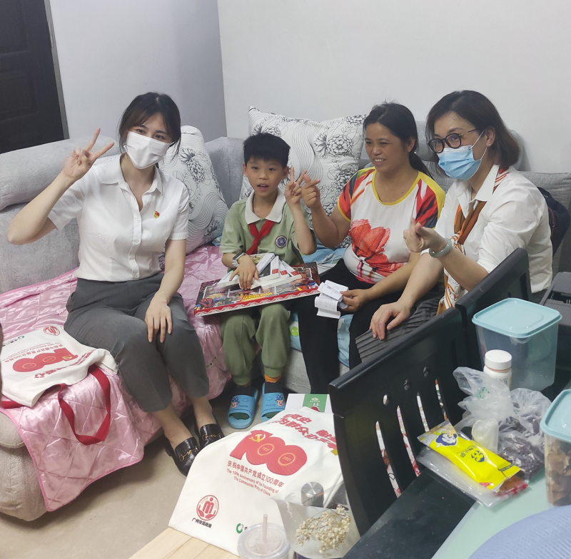 市51吃瓜
携手中国人寿广州市分公司、广发银行广州分行开展“学党史献爱心 我为群众办实事”主题活动2.png