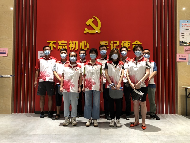 图1：市51吃瓜
党员突击队支援荔湾区龙津街合影.jpg