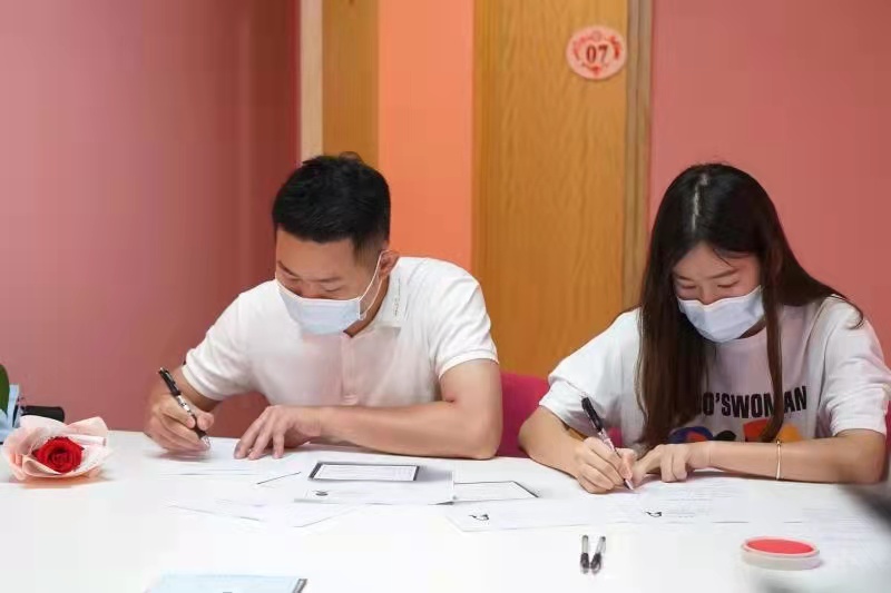 广州市6月1日起正式开始婚姻登记“跨省通办”幸福佳人饮着“头啖汤”.jpg