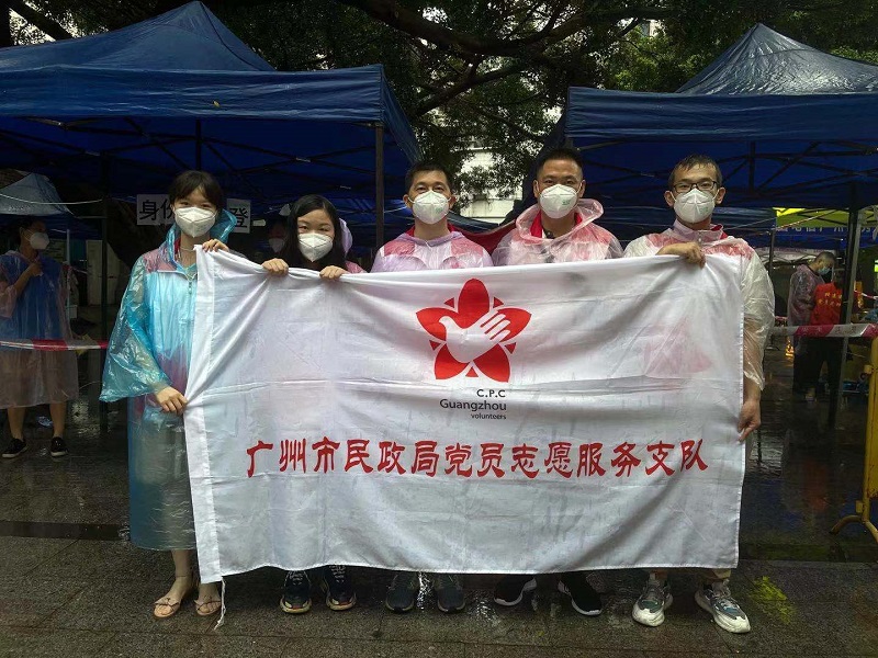 我为群众办实事： 51吃瓜发展研究中心党员干部在抗疫一线.jpg