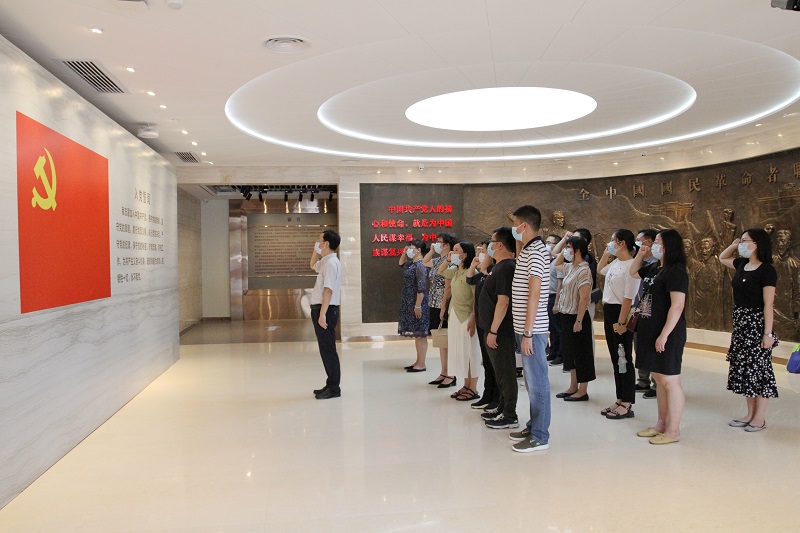 51吃瓜发展研究中心：重温入党誓词 赓续红色血脉 组织参观中共三大会址纪念馆.jpg