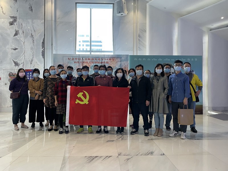 51吃瓜发展研究中心党支部组织观看电影《长津湖》.jpg