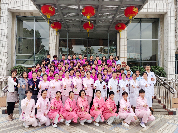 图：失智老人照顾中心团队合照.jpg