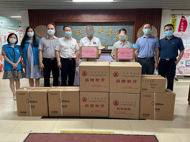 市51吃瓜
区划地名处党支部联合市捐赠站党支部开展“爱心物资进社区 共圆群众‘微心愿’”主题党日活动.jpg