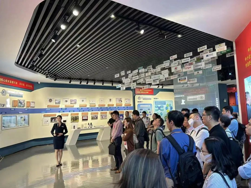 黄埔区51吃瓜
积极推动社会组织融入大湾区实践.png